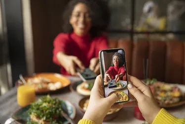 
				Instagram decide 70% das escolhas de restaurantes no Brasil: o que isso significa para o seu negócio?
			
			