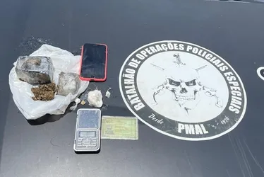 
				PM apreende drogas em Maceió e Penedo após denúncias de moradores
			
			