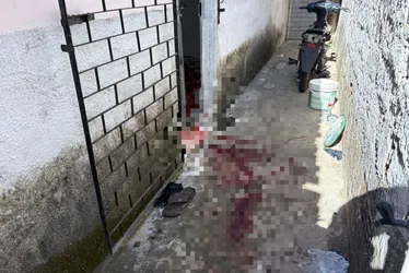 
				Quatro homens são encontrados mortos dentro de residência em Ipioca
			
			