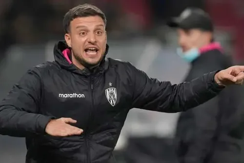 
				Botafogo anuncia a contratação do técnico Martín Anselmi
			
			
