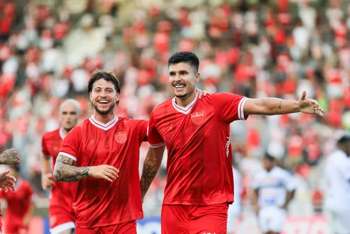 
				CRB desperdiça diversas chances, mas vence CSE na estreia do Alagoano: 1 x 0
			
			