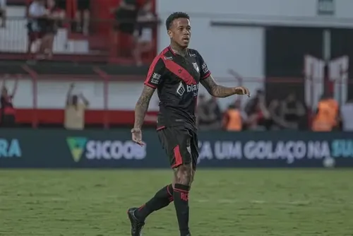 
				CRB oficializa contratações do volante Luizão e dos atacantes João Neto e Guilherme Pato
			
			