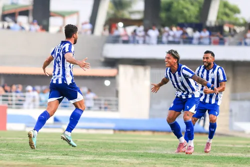 
				CSA domina e vence Coruripe na estreia do Alagoano: 3 a 0
			
			