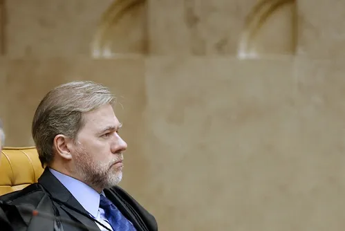 
				Extradição de Lulinha dormita nas gavetas do poder
			
			