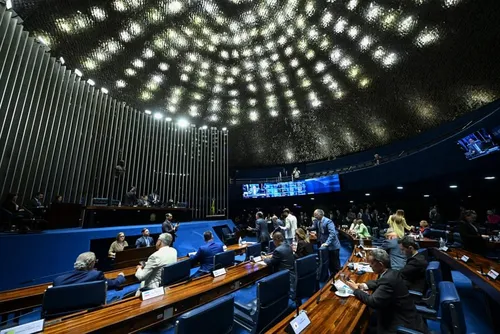 
				Oposição critica PGR ‘engajada’ à defesa de Lulinha, um investigado da Polícia Federal
			
			