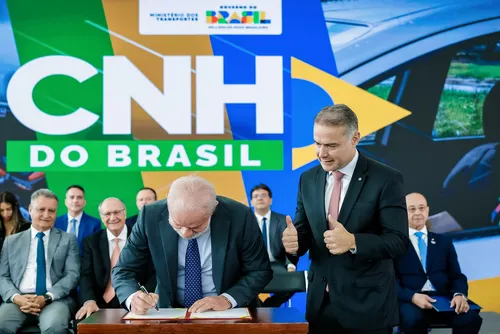 
				Governo oficializa novas regras que vão reduzir custos para obtenção da CNH
			
			