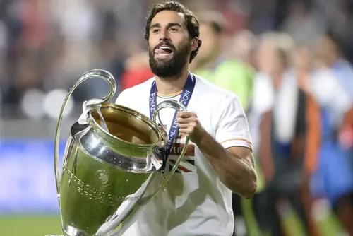 
				'Homem do clube': conheça Álvaro Arbeloa, novo técnico do Real Madrid
			
			