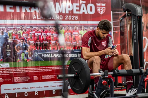
				João Neto retorna ao CRB e mira objetivos grandiosos: "Espero ser campeão do Nordeste"
			
			