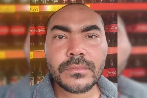 
				Mulher é achada morta e sem roupa em quarto de residência
			
			