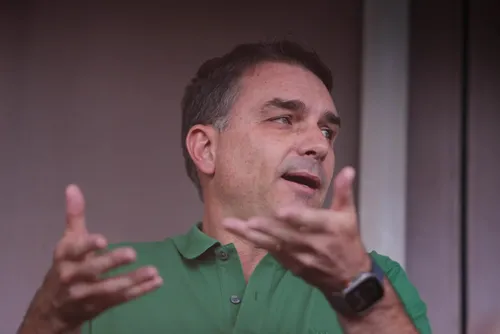 
				Nikolas reage a convite de Flávio Bolsonaro para ministério
			
			