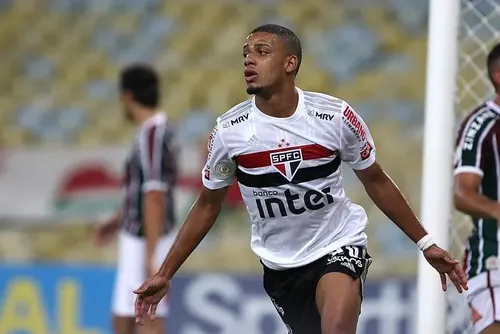 
				Pedrinho confirma proposta do Vasco por Brenner e revela contato
			
			