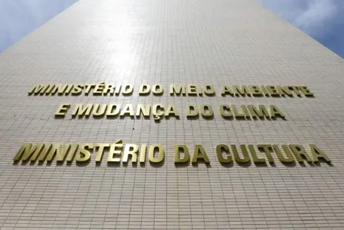 
				Suspeita de ‘lista’ comprometendo autoridades com Banco ao Master agita os poderes
			
			