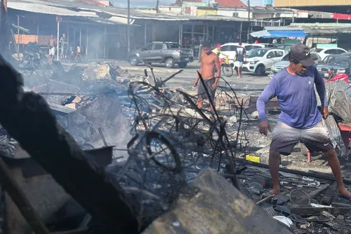 
				Veja destruição após incêndio no Mercado da Produção
			
			