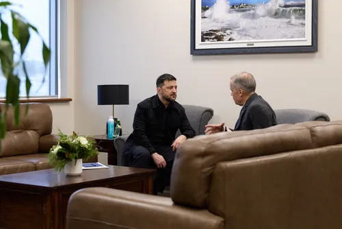 
				Visita de Zelensky ao Canadá garante US$ 2,5 bilhões à Ucrânia
			
			