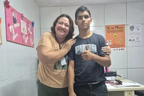 
				Zoo onde jovem foi morto por leoa reabre com novas regras e câmeras com IA
			
			