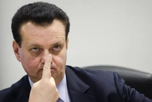 
				Congresso quer avançar com ofensiva contra STF
			
			
