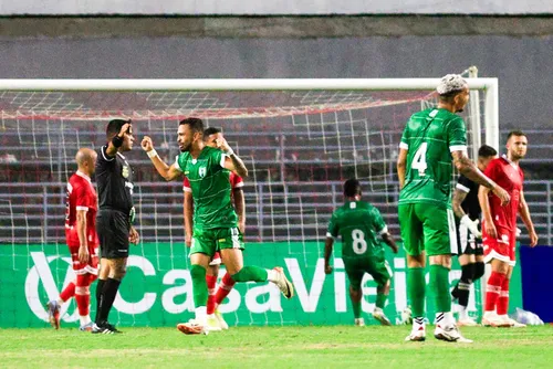 
				Em jogo de cinco gols, CRB vence Murici de virada, fechando a 2ª rodada do Alagoano: 3 a 2
			
			
