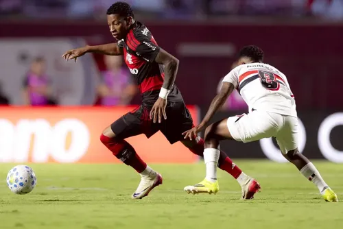 
				Flamengo sai na frente, mas São Paulo vira e estreia com vitória no Brasileirão
			
			