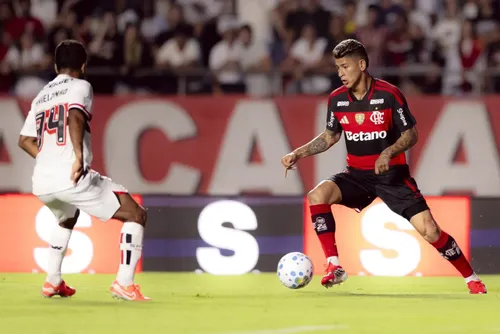 
				Flamengo sai na frente, mas São Paulo vira e estreia com vitória no Brasileirão
			
			
