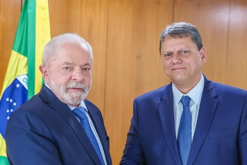 
				Lula mal recebe as poucas mulheres que nomeou para cargos de ministras do seu governo
			
			