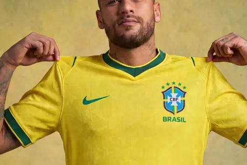 
				Possível nova camisa da Seleção Brasileira é vazada; veja fotos
			
			