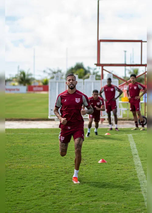 
				Com elenco definido e mercado ativo, CRB inicia pré-temporada para 2026
			
			