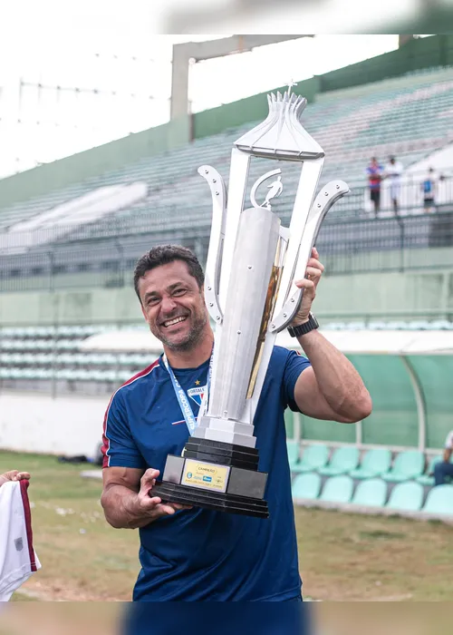 
				Ex-Fluminense, Fred vence primeira final disputada como treinador no Fortaleza
			
			