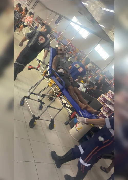 
				Homem é esfaqueado e corre para supermercado após tentativa de homicídio em Arapiraca
			
			