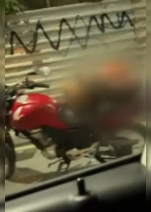 
				Irmã de motociclista morto após abordagem diz que jovem fugiu por não ter habilitação e estar em alta velocidade
			
			