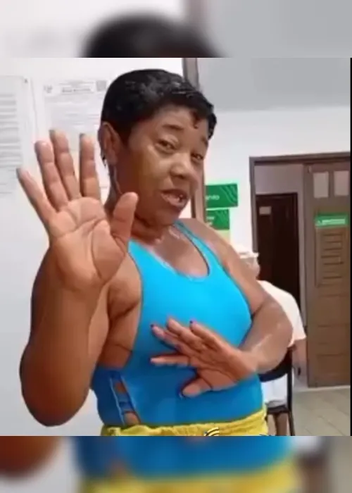 
				Protesto inusitado: mulher toma banho na Verde Alagoas contra falta d'água no interior
			
			
