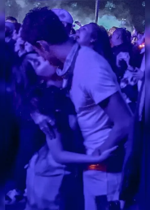 
				Quem é Shawn Mendes, astro pop que desembarcou em AL para virar o ano ao lado de Bruna Marquezine

			