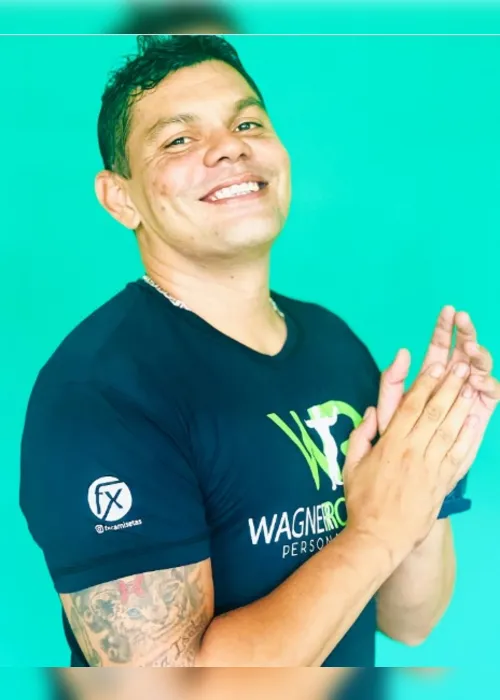 
				Saiba quem era Wagner Rodrigues, suspeito de atear fogo na própria casa em Marechal Deodoro
			
			