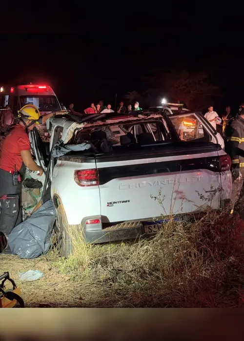 
				Tragédia no Sertão de Alagoas: acidente na AL-220 deixa seis mortos, incluindo criança e recém-nascido
			
			