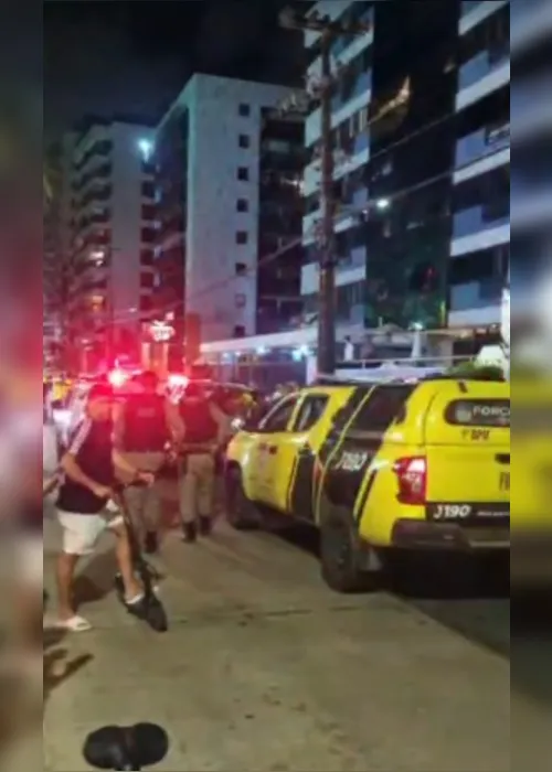 
				Vídeos: denúncia de agressão à mulher mobiliza polícia na orla de Ponta Verde
			
			
