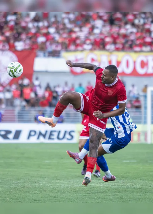 
				Artilheiro do CRB revela não se abalar com críticas: "Fazem parte do futebol"
			
			