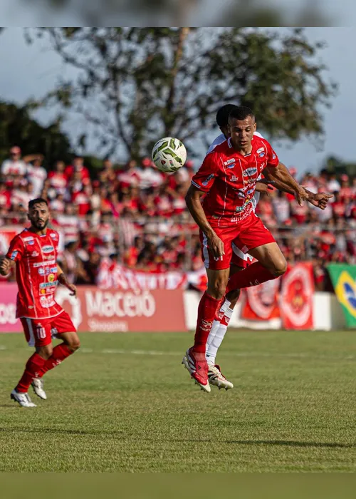
				CRB vence Penedense, no Alfredo Leahy, e assume a liderança do Alagoano: 1 a 0
			
			