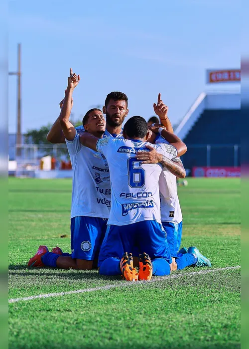 
				Cruzeiro vence Coruripe e complica o Hulk no Campeonato Alagoano: 2 a 1
			
			