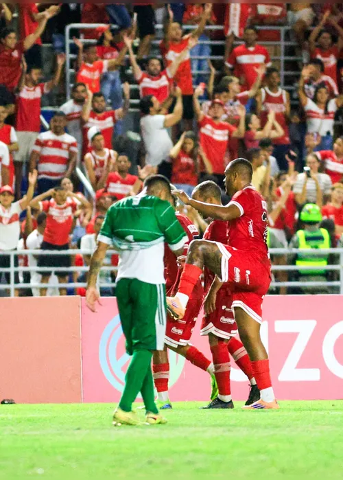 
				Em jogo de cinco gols, CRB vence Murici de virada, fechando a 2ª rodada do Alagoano: 3 a 2
			
			