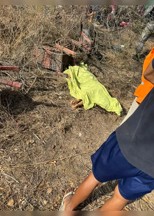 
				Ônibus com romeiros capota na AL-220 e deixa mortos e feridos no Médio Sertão de Alagoas
			
			