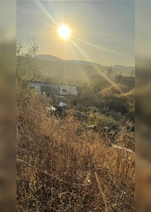 
				Tragédia no Sertão: imagens mostram mobilização no socorro a vítimas de grave acidente na AL-220
			
			