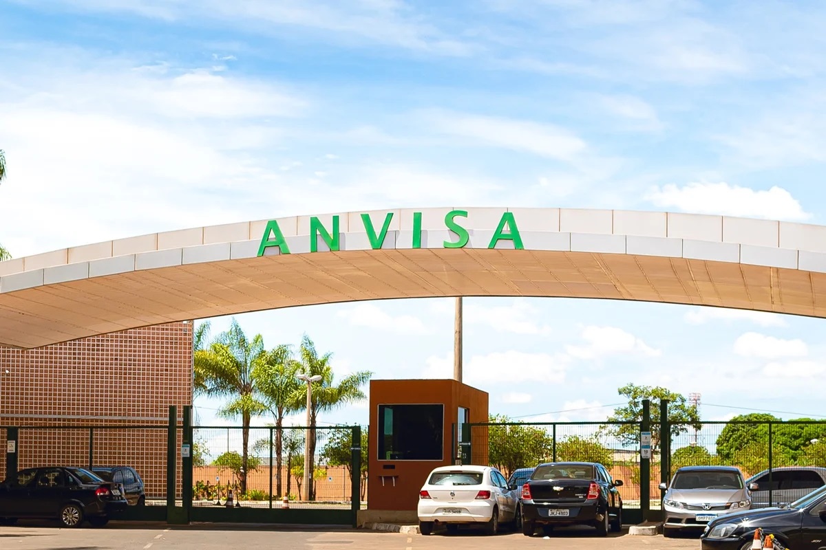 Anvisa e Dinavisa firmam acordo para controle de produtos ilegais