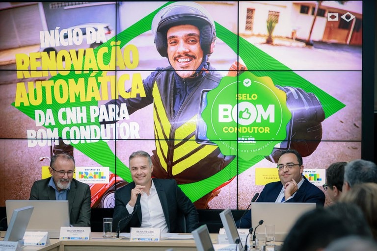 Condutor Rene Castro Renan Filho anuncia renovação automática da CNH para bons condutores