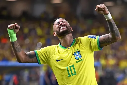 
				34 anos de Neymar: veja comparação do brasileiro com Messi e CR7
			
			
