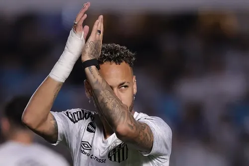 
				34 anos de Neymar: veja comparação do brasileiro com Messi e CR7
			
			