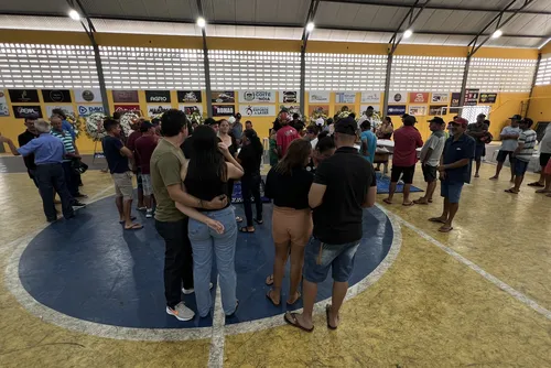 
				Corpos de vítimas de acidente com ônibus são velados nesta quarta-feira em Coité do Noia
			
			
