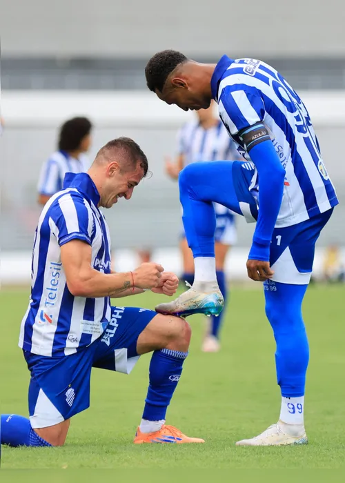 
				No Trapichão, CSA faz dever de casa e supera o Cruzeiro com um gol em cada tempo: 2 a 0
			
			