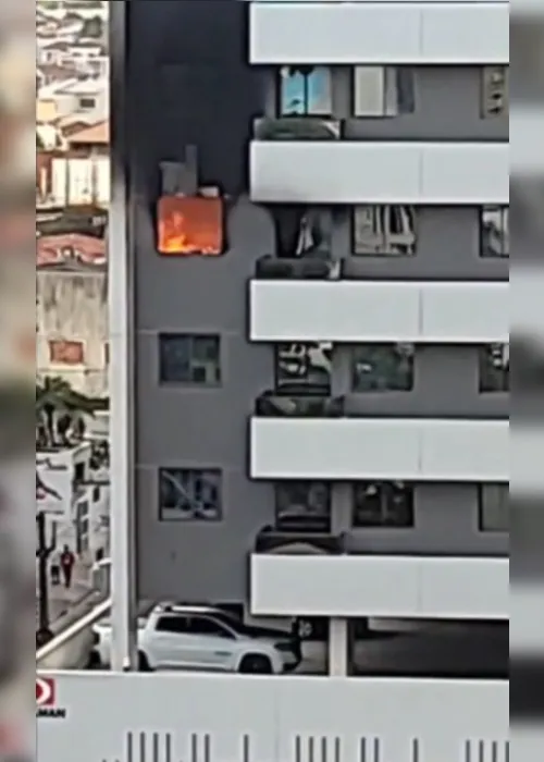 
				Vídeos: apartamento pega fogo em edifício da Ponta Verde
			
			