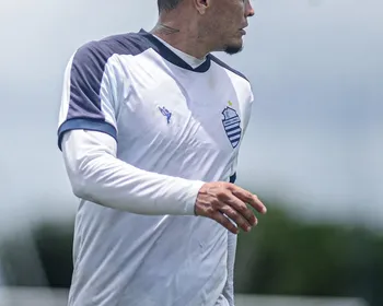 CSA enxuga grupo e anuncia saídas do meia Igor Guilherme e do atacante Buba