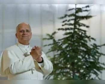 Papa alerta padres contra uso de IA em sermões e julga busca por likes