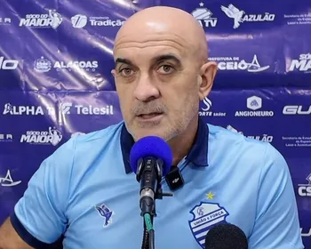Schülle ignora tropeço e convoca CSA para a reação: "Vamos trabalhar para buscar vitória"